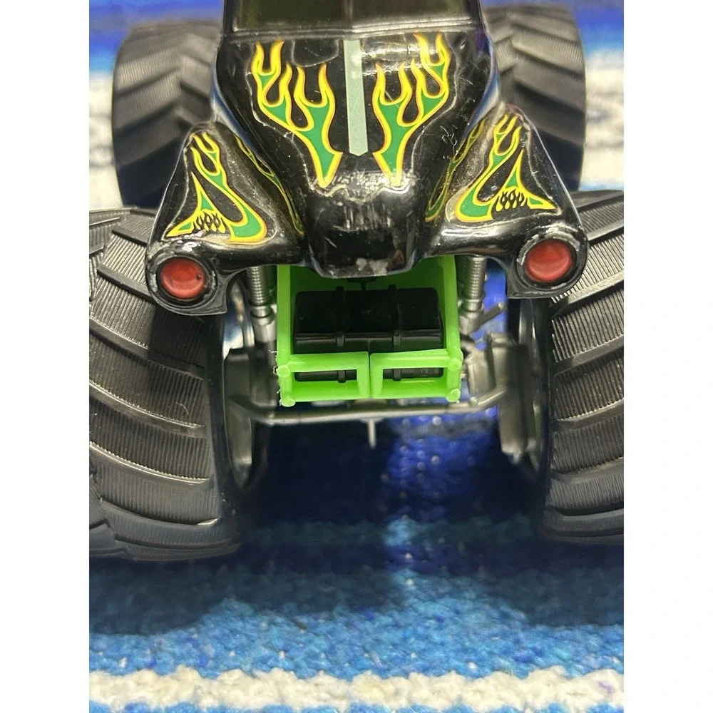 Mattel 2004 Grave Digger Diecast Body 1/24 Hot Wheels Vintage Car Monster Jam